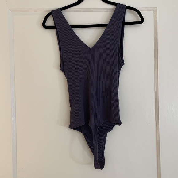 Aritzia Babaton Lido Bodysuit in Fog/Gray - Picture 12 of 14